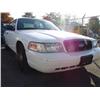 Image 1 : 2005 White Ford Crown Victoria Police Series 4Dr