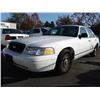 Image 2 : 2005 White Ford Crown Victoria Police Series 4Dr