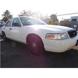 2005 White Ford Crown Victoria Police Series 4Dr