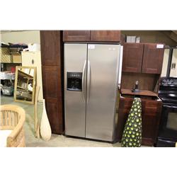 Fridigaire Gallery Series Fridge Freezer With