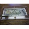 Image 1 : 1973 CANADA $1 CURRENCY (GEM CU) IN LUCITE HOLDER
