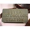 Image 2 : VINTAGE DETEX NEWMAN WATCH CLOCK W/ KEY, LEATHER C