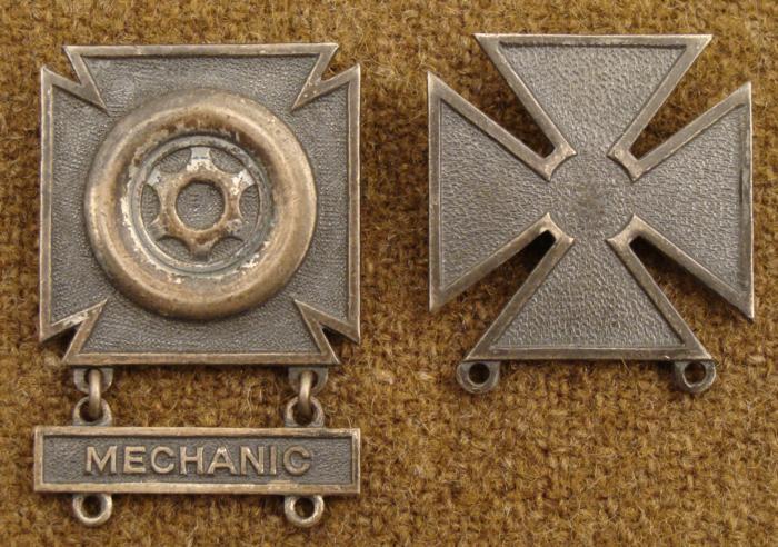 ORIG WWII US ARMY ENGINEMAN MECHANICS & MARKSMAN BADGE