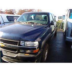 2001 BLUE CHEVROLET SILVERADO 2500HD CREW CAB