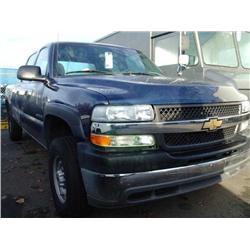 2001 BLUE CHEVROLET SILVERADO 2500HD CREW CAB