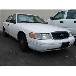 2005 WHITE FORD CROWN VICTORIA POLICE SERIES 4DR