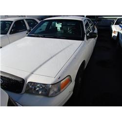 2005 WHITE FORD CROWN VICTORIA POLICE SERIES 4DR