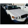 Image 3 : 2005 WHITE FORD CROWN VICTORIA POLICE SERIES 4DR