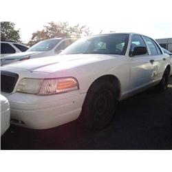 2001 WHITE FORD CROWN VICTORIA POLICE SERIES 4DR