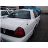 Image 6 : 2005 WHITE FORD CROWN VICTORIA 4DR POLICE SERIES