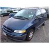 Image 1 : 2000 BLUE DODGE CARAVAN PASSENGER VAN