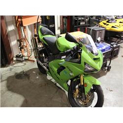 2004 GREEN KAWASAKI NINJA MOTORCYCLE