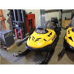 2004 YELLOW BOMBARDIER SKI-DOO SKANDIC SNOWMOBILE