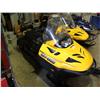 Image 2 : 2004 YELLOW BOMBARDIER SKI-DOO SKANDIC SNOWMOBILE