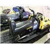 Image 3 : 2004 YELLOW BOMBARDIER SKI-DOO SKANDIC SNOWMOBILE