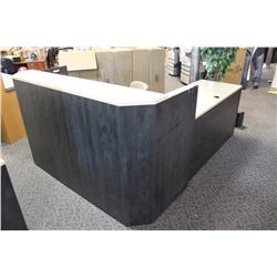 MAPLE L-SHAPED GALLERY RECEPTION STATION