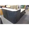Image 1 : MAPLE L-SHAPED GALLERY RECEPTION STATION