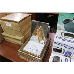 LOT OF PICTURE FRAMES