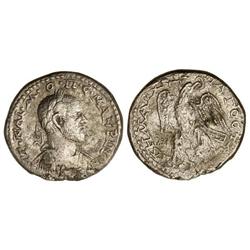 Tetradracma. 217-218 d.C. MACRINO. ARADOS (FENICIA). Anv.: Busto laureado a derecha. Rev.: Águila en