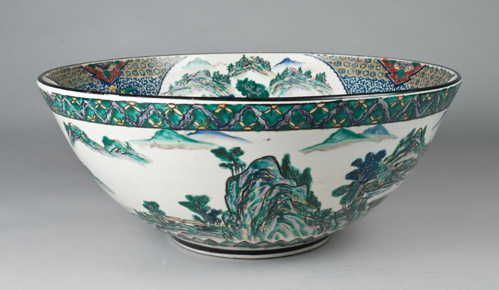 A Very Fine Japanese Ko/Kutani Porcelain Bowl