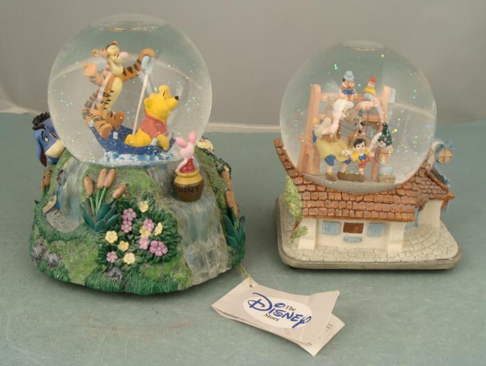 2 Disney Musical Snow Globes Pinocchio Winnie the Pooh
