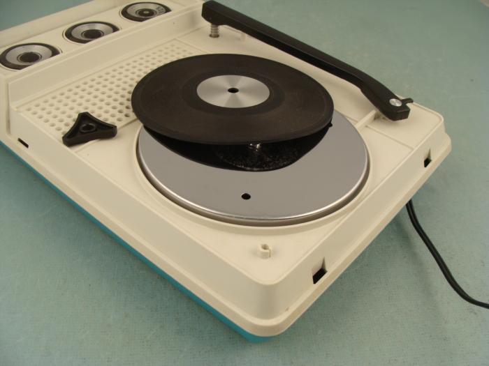 Barrington Vintage Portable Record Player Radio