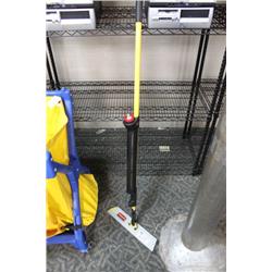 RUBBERMAID HYGEN ARTICULATING TILE CLEANER