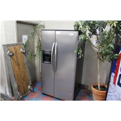 FRIGIDAIRE S.S. SIDE BY EACH FRIDGE / FREEZER