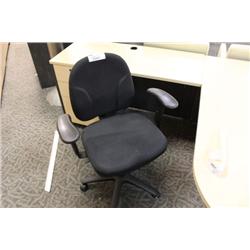 BLACK ERGONOMIC TASK CHAIR