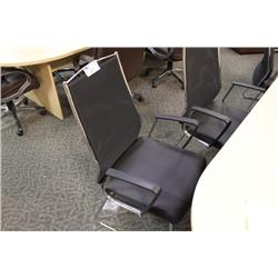 BLACK MESH BACK CLIENT CHAIR