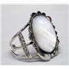Image 2 : Navajo Sterling Silver MOP Bracelet