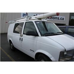 1998 WHITE GMC SAFARI CARGO