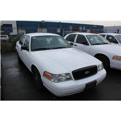 2005 WHITE FORD CROWN VICTORIA POLICE SERIES 4DR
