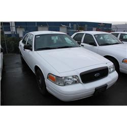 2005 WHITE FORD CROWN VICTORIA POLICE SERIES 4DR