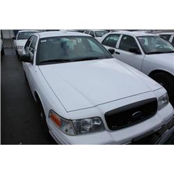 2004 WHITE FORD CROWN VICTORIA POLICE SERIES 4DR