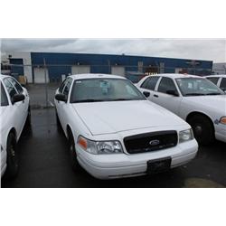 2005 WHITE FORD CROWN VICTORIA POLICE SERIES 4DR