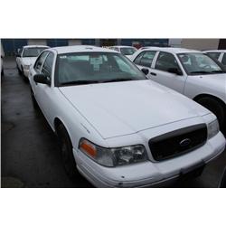 2005 WHITE FORD CROWN VICTORIA POLICE SERIES 4DR