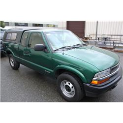 2000 GREEN CHEVROLET S-10 EXTENDED CAB W. CANOPY
