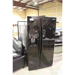 BLACK SAMSUNG DOUBLE DOOR REFRIDGERATOR