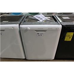 WHITE ARISTON STAINLESS STEEL INTERIOR DISHWASHER