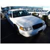 Image 1 : 2005 WHITE FORD CROWN VICTORIA POLICE SERIES 4DR