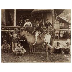 17 Fotógrafo desconocido (XIX)33 fotografias de Jotó, Filipinas, montadas en un álbum, 1880-1890.Pap
