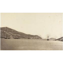 22 Charles Clifford (1819-1863)Puerto de Cartagena, 1862.Papel albuminado, 21,5 x 35 cm, tiraje de é