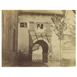 40 Fotógrafo desconocido (XIX)Alhambra, década de 1870.Papel albuminado 19 x 25 cm, montado en un so