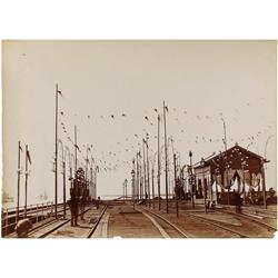 68 Fotógrafo desconocido (XIX)2 fotografías, muelle de Huelva, c. 1892.Papeles albuminado, 16,5 x 22