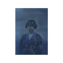 109 Fotógrafo desconocido (XX)Retrato de una mujer, c. 1910.Autocroma, 18 x 13 cm.100 - 150 €