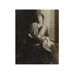 125 Antonio Calvache (1896-1984)Lola Membrives y Rerea en la obra el ´Cancionero´., 1924.Gelatina de