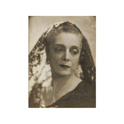 126 Jalón Ángel (1898-1976)Retrato de la escritora Pilar Millan Astray., 1942.Gelatina de plata, 22