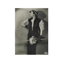 171 D´Ora  (Dora Philippine Kallmus, 1881-1963)Fotografía de moda, 1930.Gelatina de plata, 23 x 16 c