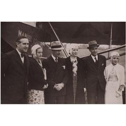195 Joan Andreu Puig Farrán (1904-1982)Lluis Companys junto al avión de Manuel Colomer, c. 1934.Gela